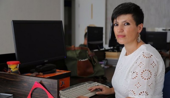 Gazeteci Dicle Müftüoğlu'nun gözaltı gerekçesi: Tutuklu meslektaşına para göndermek