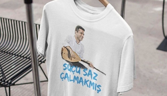 Van'da Demirtaş tişörtü giyen çocuk ve annesi gözaltına alındı