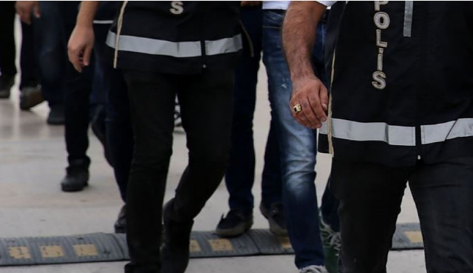 Antalya’da pankart açan HDP Gençlik Meclisi üyesi 7 kişi gözaltına alındı