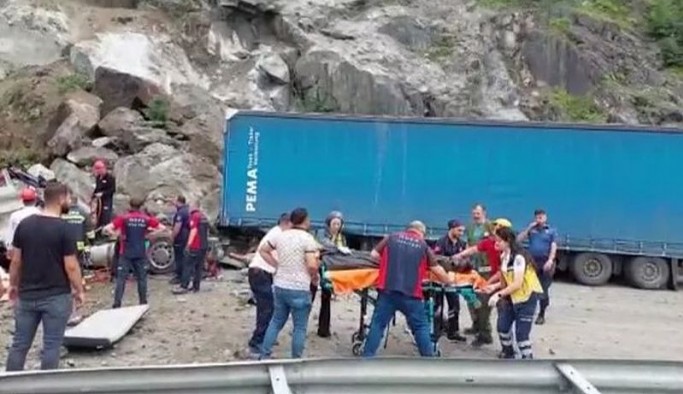 Artvin'de heyelan: 1 ölü, 2 yaralı