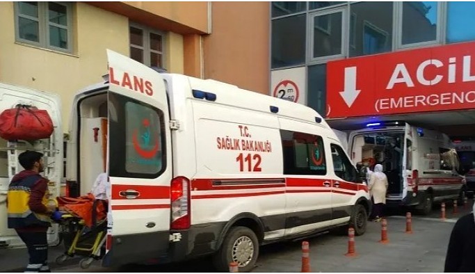 Batmanda Durakta bekleyen yurttaşlara araç çarptı: 1 ölü, 6 yaralı