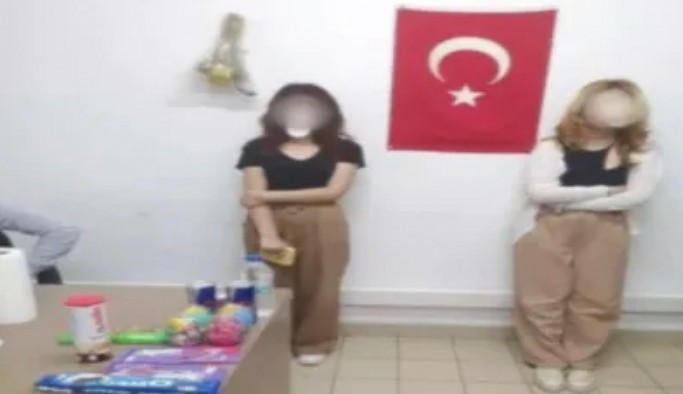 'Çikolata çaldılar' dediği çocukları afişe eden bakkala ne yapılacak?