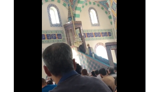 Cuma hutbesinde imamdan doktorlar için skandal sözler!