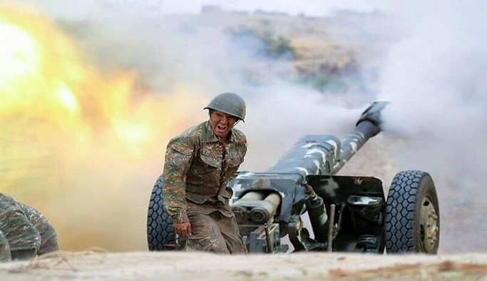 Karabağ'da Şiddetli çatışma: Azerbaycan ve Ermenistan askerleri hayatını kaybetti