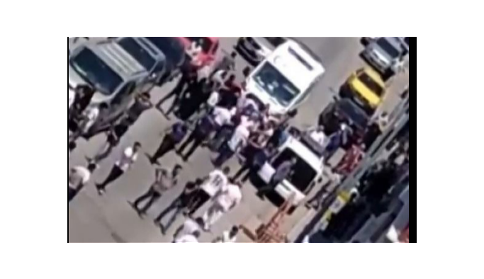Sevdiği kız nişanlanınca, ortalık savaş alanına döndü