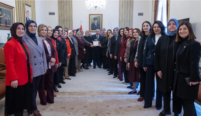 AKP'nin Anayasa teklifinden 'çarşaf' çıktı