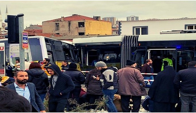 İETT otobüsü ve tramvay çarpıştı: 19 yaralı