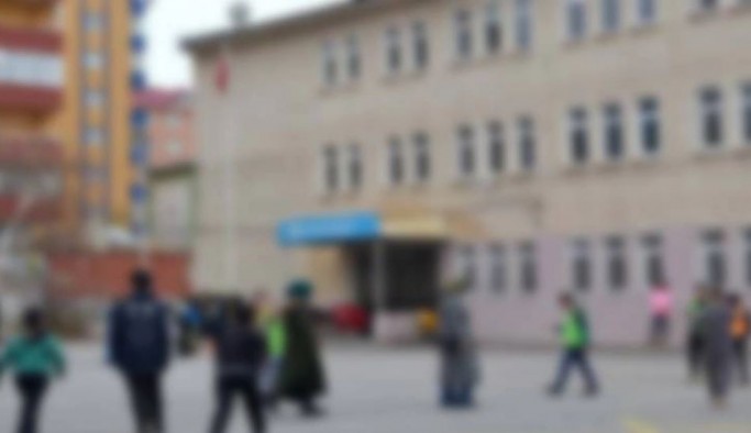 Öğretmenlerin okulda bıçaklı kavgası!