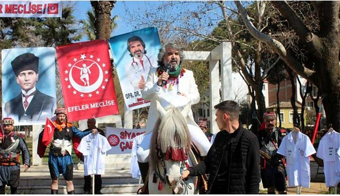 At üzerinde İzmir'den bağımsız milletvekili adaylığını açıkladı