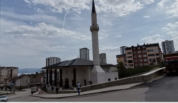 Ezan yanlışlıkla erken okundu, oruçlarını 5 dakika erken açtılar
