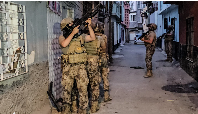 Adana'da IŞİD'e şafak operasyonu