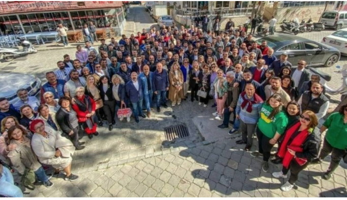 Gelecek Partisi'nden istifa eden 150 kişi CHP'ye katıldı