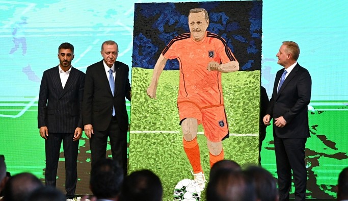 Erdoğan: Futbola ideolojinin girmesi sporun ruhuna zarar verir