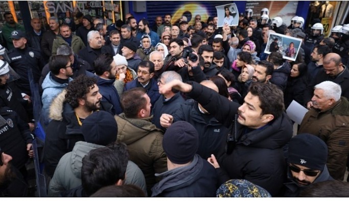 Katledilen gazeteciler için yapılan açıklamaya polis saldırısı: Dokuz gazeteciye gözaltı