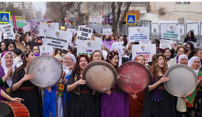 Diyarbakır'da 8 Mart coşkusu: 'Özgürlüğe ve barışa yürüyelim'