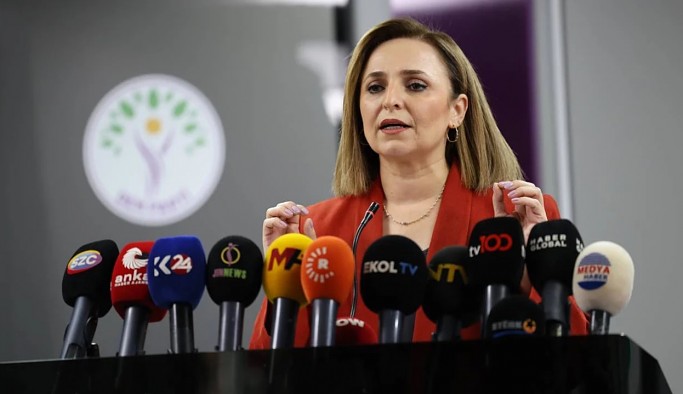 DEM Parti Sözcüsü Doğan: Masada yer almak cumhuriyetin ikinci yüzyılda yer almaktır. Mücadelemiz İzmir için, Şırnak için