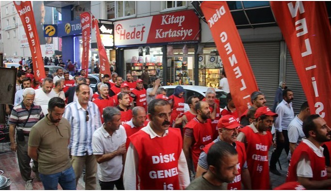 223 işçi işlerine geri dönmek için direnişte