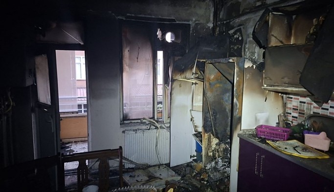 Ağrı'da yangın: Dumandan etkilenen 15 kişi kurtarıldı