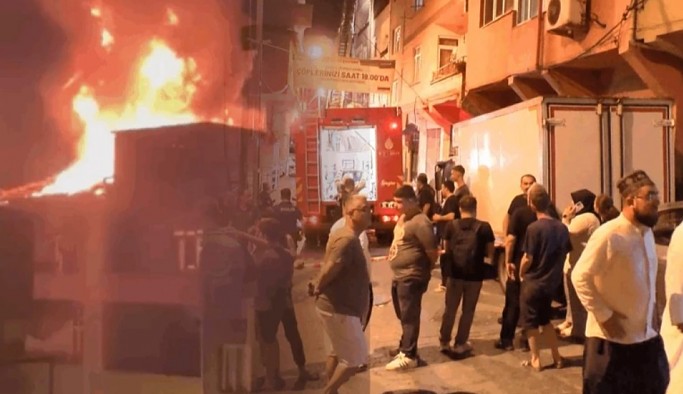 İstanbul'da Korku Dolu Anlar, Sesi Duyan Kendisini Dışarı Attı