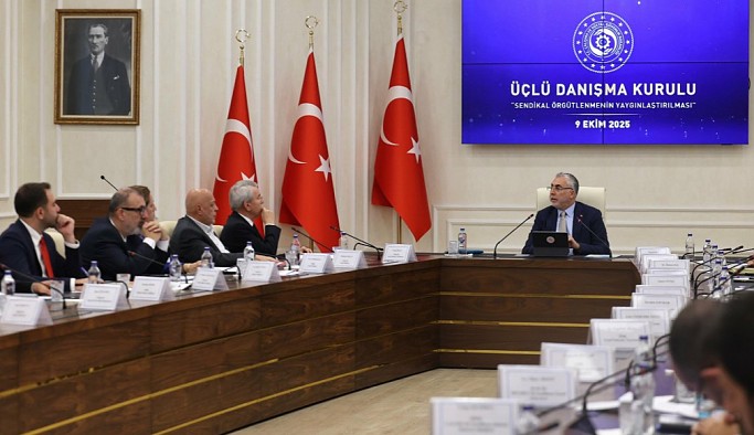 Vedat Işıkhan, işçi ve işveren sendika temsilcileriyle bir araya geldi