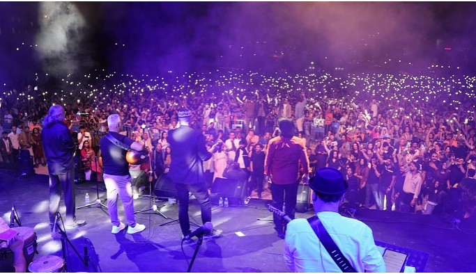 Mêrdîn'de on binler Koma Amed konserinde buluştu