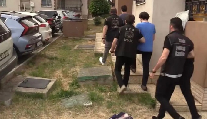İzmir merkezli 12 ilde FETÖ operasyonu: 80 şüpheli gözaltına alındı