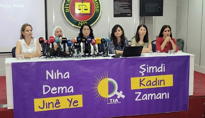 ‘Barış kadın özgürlüğüyle yaşam bulur’ | Diyarbakır’da kadınlardan çerçeve yasa mesajı
