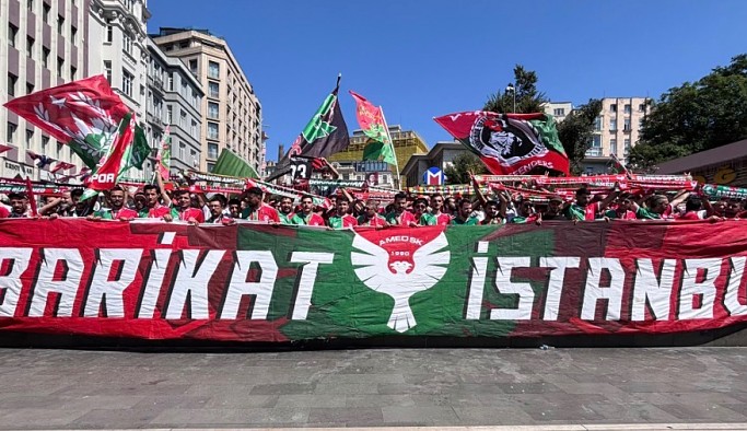 Amedspor taraftarları Kasımpaşa maçı öncesi Şişhane’de toplandı