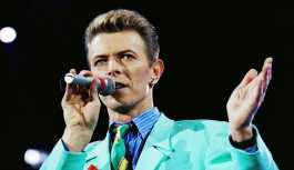 Dünyanın ilk David Bowie heykeli saldırıya uğradı: 'Önce evsizleri besleyin'