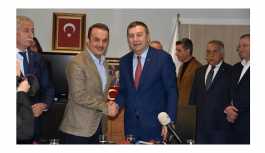AKP'yi ziyaret eden MHP İl Başkanı Karataş: İzmir'de tatlı yarış yaşayacağız