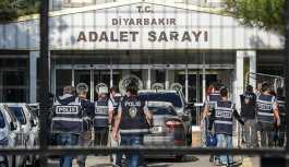 Diyarbakır Adalet Sarayı 'Çocuklar ölmesin' diyen Ayşe Öğretmen, bebeğiyle beraber cezaevine girdi