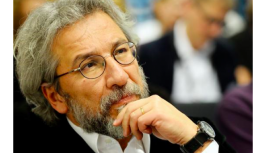 Gazeteci Can Dündar'a 'kırmızı bülten' kararı