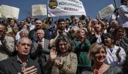 İstanbul Üniversitesi'nde 'bölünme' protestosu: 'Bu çınar devrilirse altında önce siz kalırsınız'