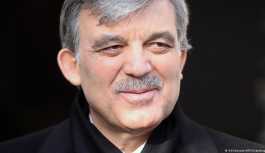 Abdullah Gül'e cenazede protesto: Reisime hainlik yaptın