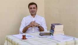 Demirtaş elindeki anketi paylaştı: HDP ‘baraj sınırı’nda, yüzde 50’yi bulan yok