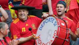 İspanyol taraftar, Putin’den Rusya maçına davul getirmek için izin istedi