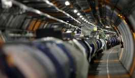 Atomlar elektronlarıyla birlikte ışık hızına yaklaştı