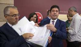 CHP'de olağanüstü kurultay için imzalarda son gün