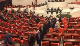 İçişleri Bakanı Soylu yemin ederken, CHP'li vekiller salonu terk etti