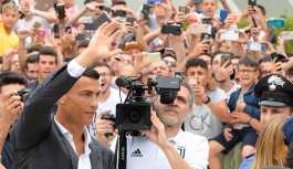 Ronaldo, Juventus'a imzayı atıyor