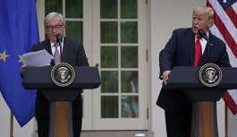 Ticaret savaşında AB'nin gizli silahı: Juncker, Trump'ı renkli ve çok basit bilgi kartları kullanarak ikna etti