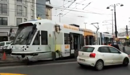 Beyazıt'ta tramvay Japon turistlere çarptı: 1'i ağır 2 yaralı
