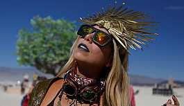 Sabah yazarı Tezel: Bizim ünlüler Burning Man'in ruhuna zarar veriyor