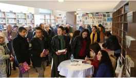 ‘Siyasetin Mor Rengi’ kitabı imzalandı