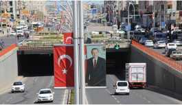 Erdoğan'a afiş ve bayrak düzenlemesi yanıtı: Kendinle başla!