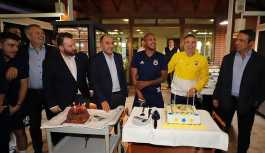 Fenerbahçe'de Yanal ve Ayew'in doğum günü kutlandı