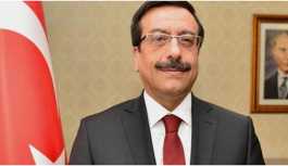 İstifa etmediği gibi AKP’li ismi özel kalem müdürü yaptı