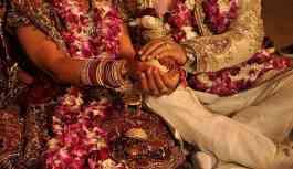 Eş vizesi almak için kardeşler birbirleriyle evlendi