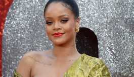 Rihanna'dan babasına soyadı davası