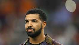 Sahnede 17 yaşındaki hayranını öpen Drake eleştirilerin hedefinde